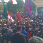 Demo di Kantor DPRD Sulut Sempat Memanas, Massa Lempar Botol ke Aparat